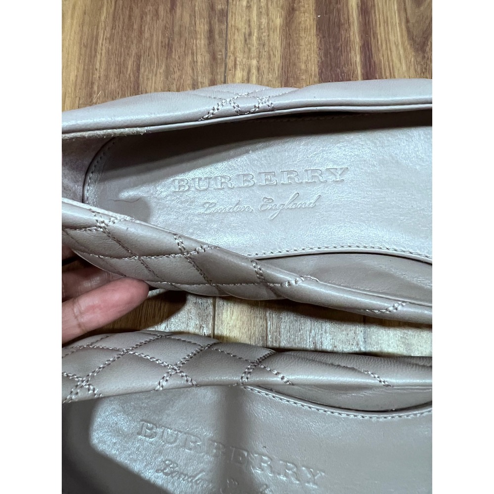 Burberry Taupe Quilted Leather Buckle Ballet Flats Gold Hardware Shoes US 7 - Picture 11 of 12